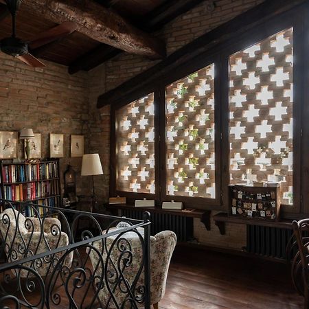 Cascina La Buca Guest House Castello di Serravalle Exterior photo