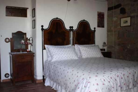 Cascina La Buca Guest House Castello di Serravalle Exterior photo