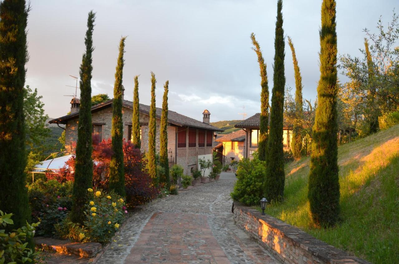 Cascina La Buca Guest House Castello di Serravalle Exterior photo