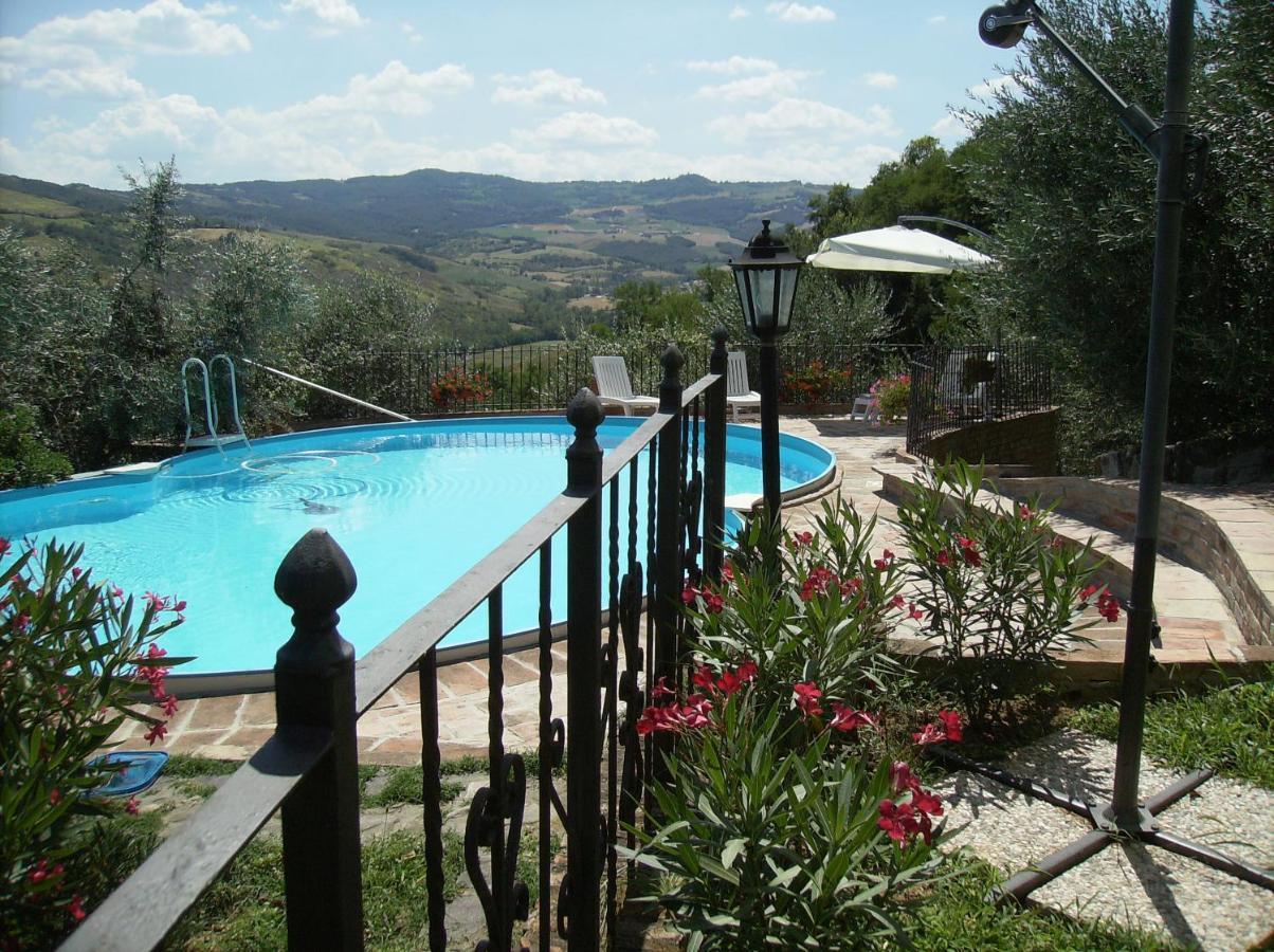Cascina La Buca Guest House Castello di Serravalle Exterior photo