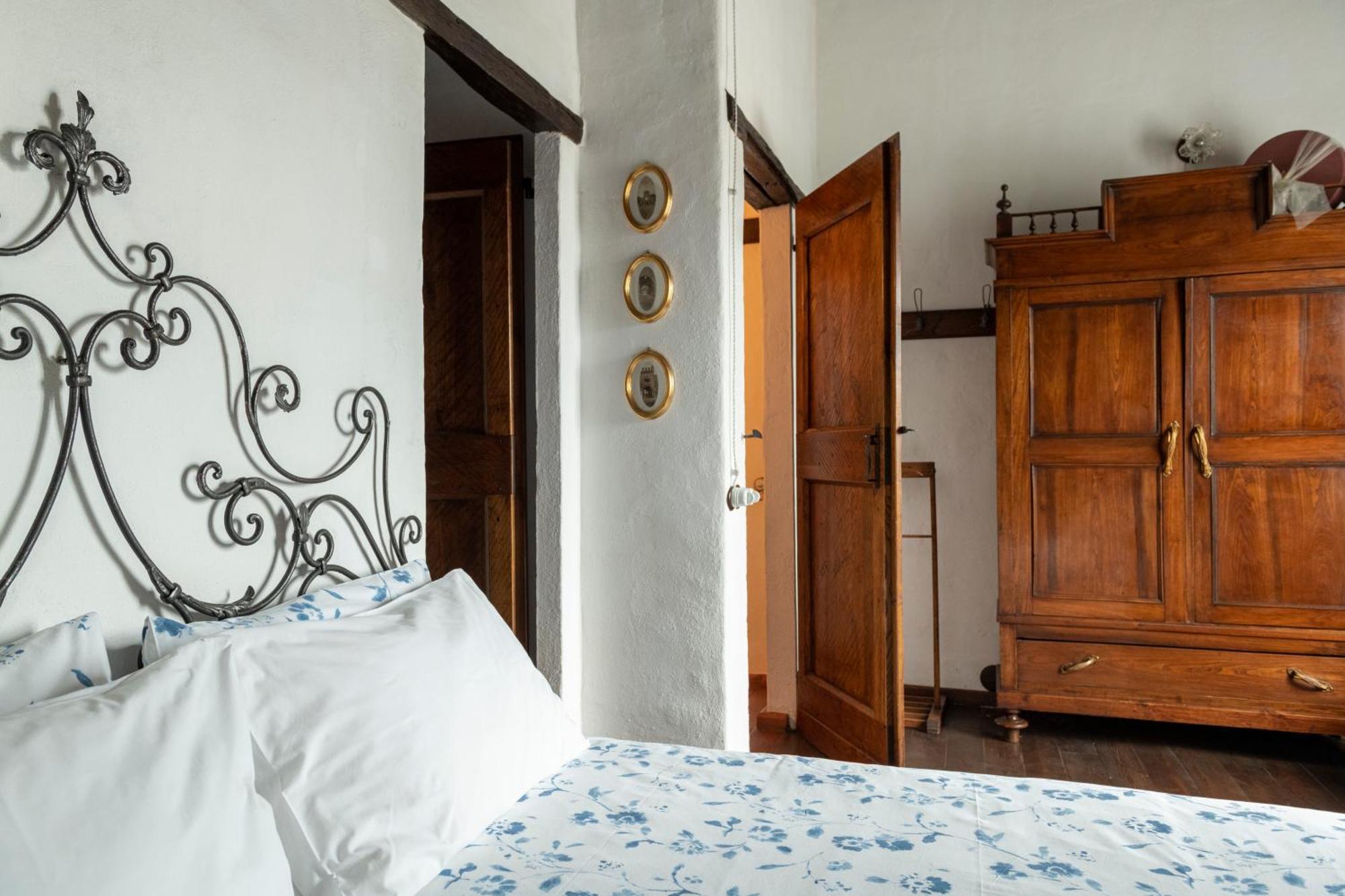 Cascina La Buca Guest House Castello di Serravalle Exterior photo