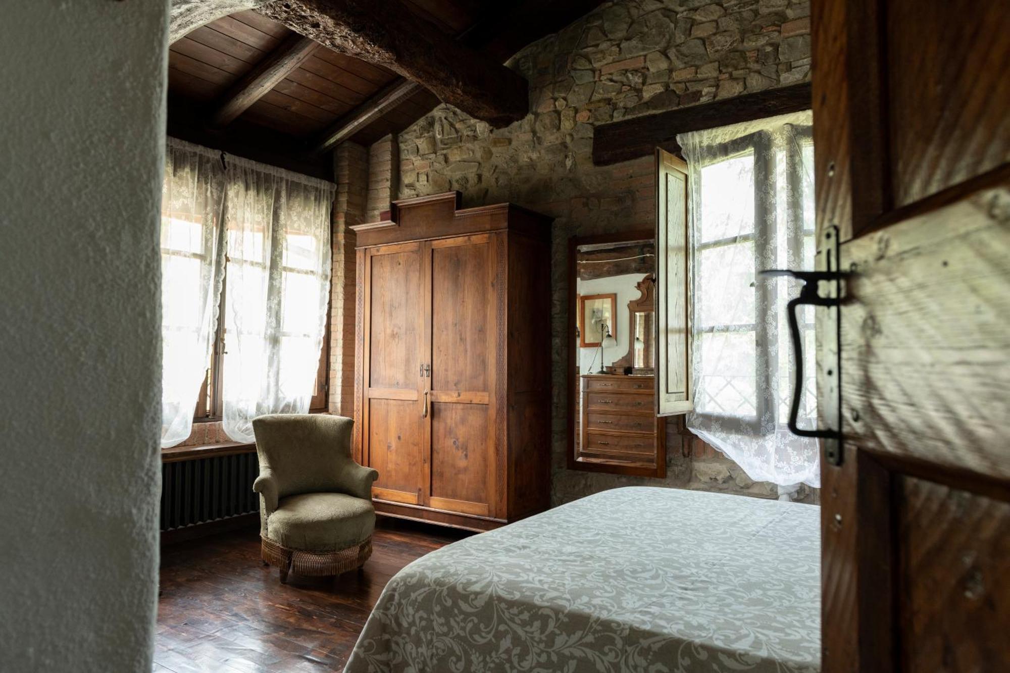 Cascina La Buca Guest House Castello di Serravalle Exterior photo