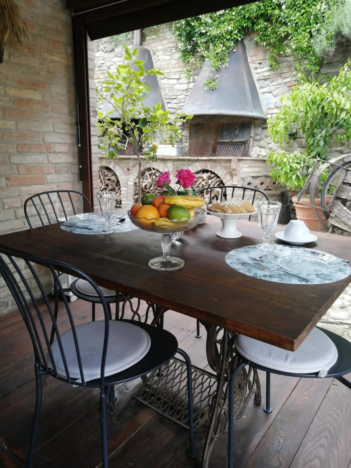Cascina La Buca Guest House Castello di Serravalle Exterior photo