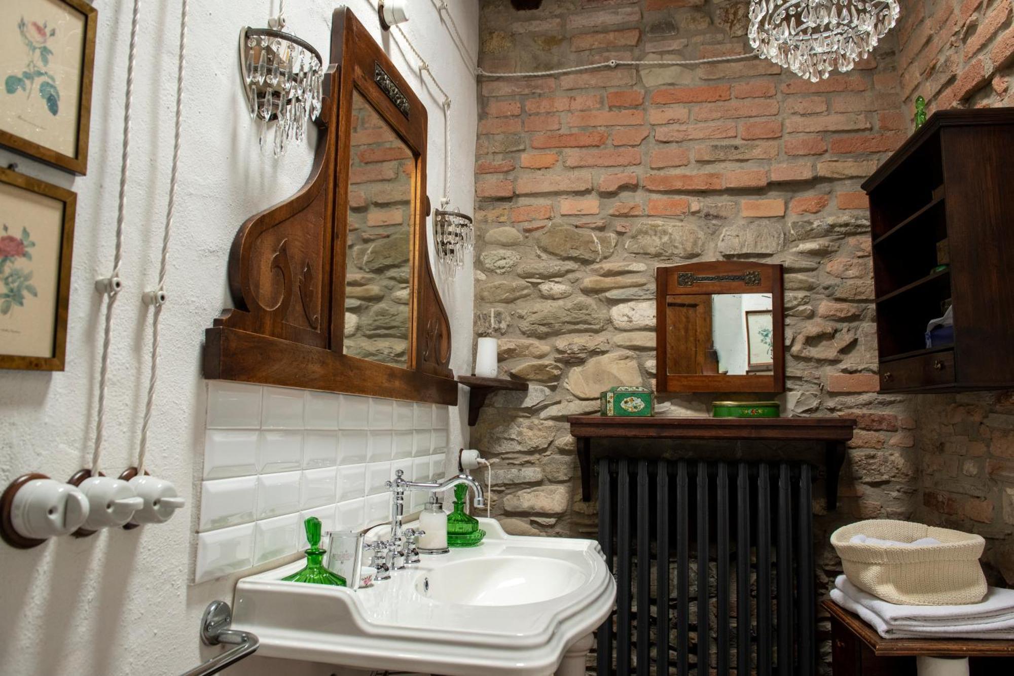 Cascina La Buca Guest House Castello di Serravalle Exterior photo